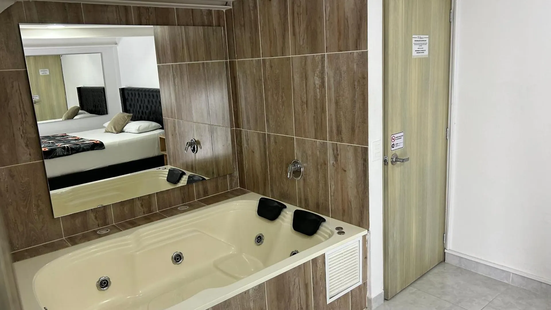 Hotel Urbano 70 Medellin